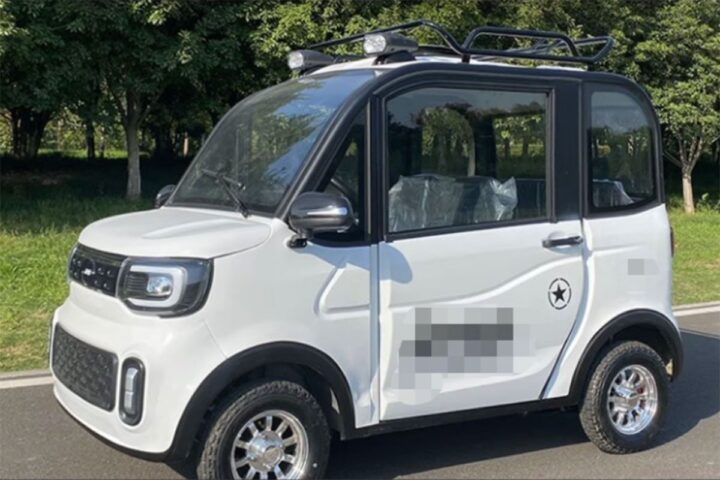 Ô tô điện mini đang được rao bán phổ biến trên các nền tảng mạng xã hội, đặt ra câu hỏi về việc xe ô tô điện có được lưu thông hợp pháp không.