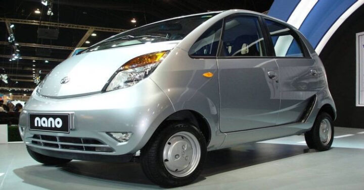 Thiết kế nhỏ gọn của xe ô tô Tata Nano trên đường phố