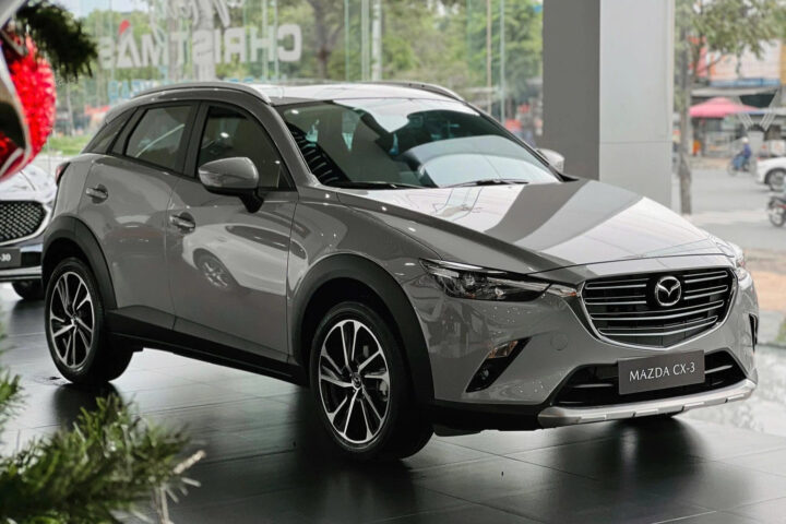 Mazda CX-3 màu trắng, mẫu B-SUV có giá xe ô tô tăng nhưng vẫn được định vị mức giá cạnh tranh.