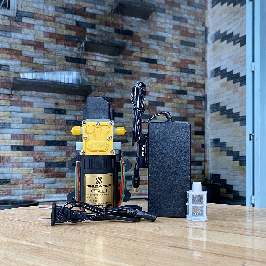 Bơm xe 1 xi lanh BEE nhỏ gọn, cần thiết cho chủ sở hữu xe ô tô mini giá rẻ.