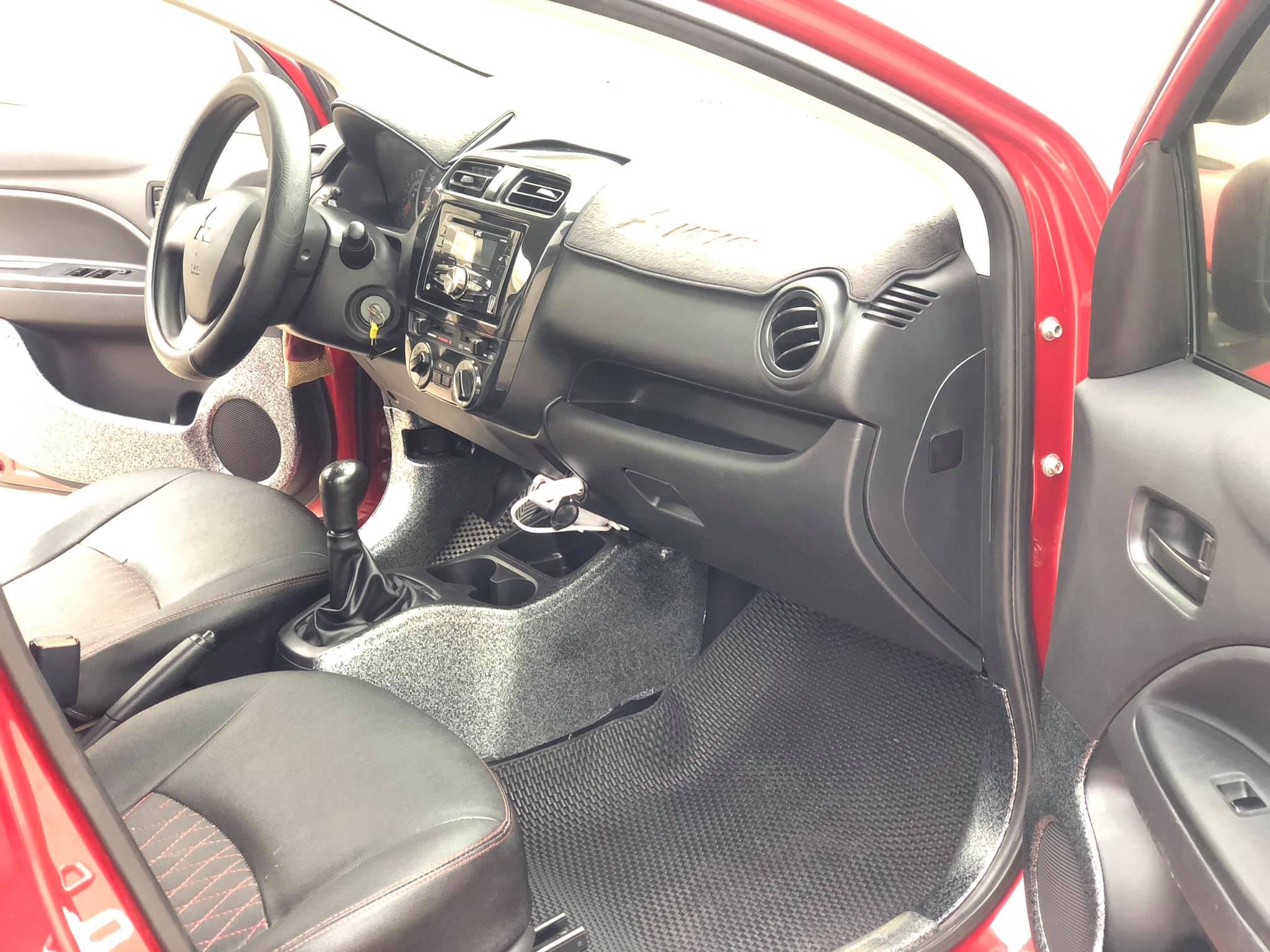 Nội thất đơn giản của Mitsubishi Mirage 2015, phù hợp với tiêu chí xe ô tô cũ dưới 200 triệu thực dụng