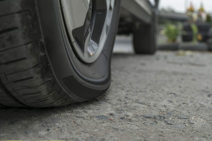 Đo độ sâu gai lốp xe ô tô, dấu hiệu cần hạch toán và thay thế