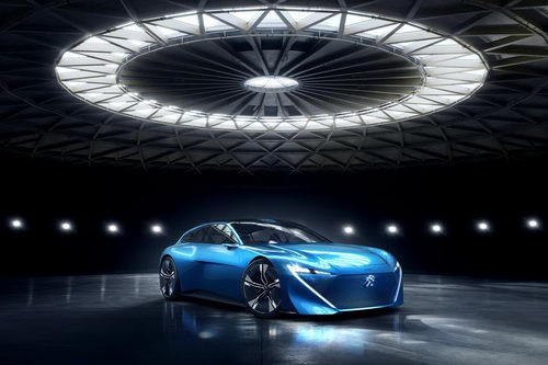 Nội thất tương lai với màn hình thông minh trên xe ô tô Peugeot Instinct