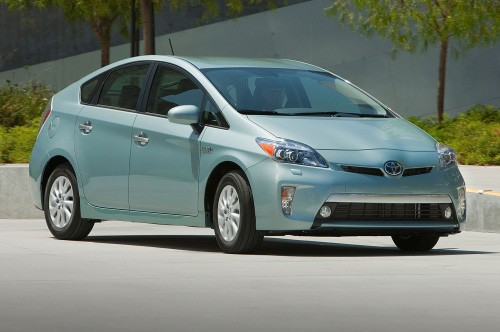 Hình ảnh xe Toyota Prius cũ với động cơ bền bỉ