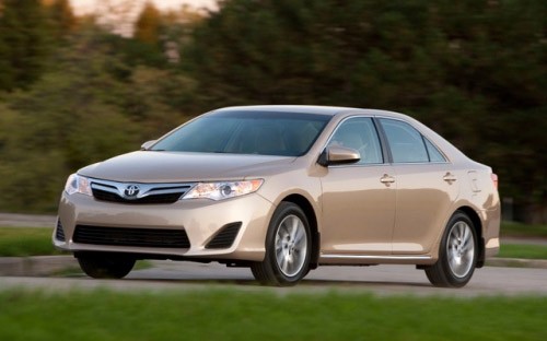 Hình ảnh xe Toyota Camry cũ bền bỉ, sang trọng