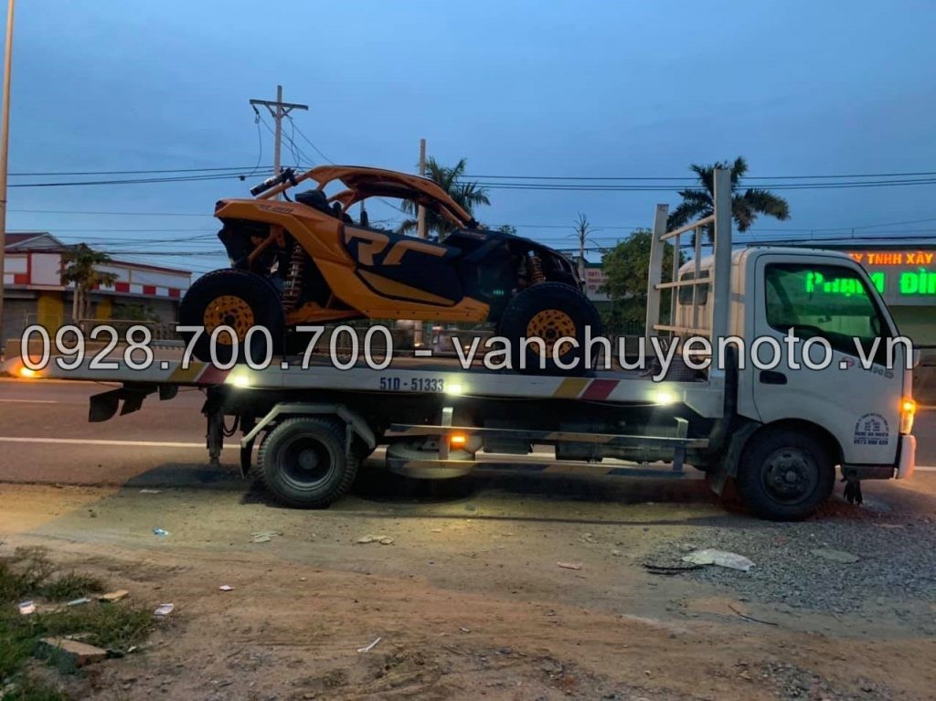 Xe chuyên dùng chở ô tô trên đường cao tốc, đảm bảo giao hàng đúng hẹn