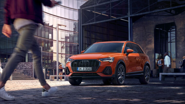 Audi Q3 màu đỏ rực rỡ, thể hiện sự năng động và thiết kế SUV hạng sang