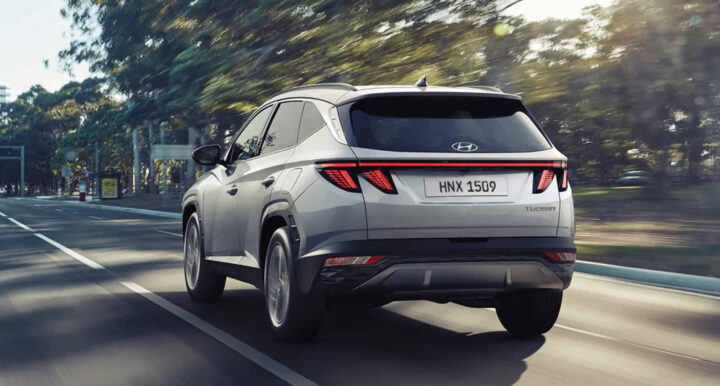Thiết kế đèn hậu LED kéo dài độc đáo của Hyundai Tucson, tăng tính nhận diện.