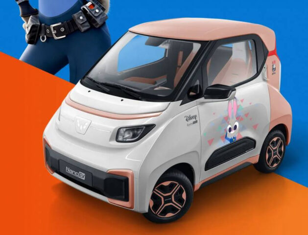 Chiếc xe điện Wuling NanoEV mới đã được Wuling giới thiệu gần đây tại Triển lãm ô tô quốc tế Thiên Tân 2021.