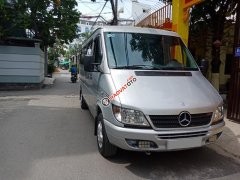Khoang lái của Mercedes Sprinter 2013 với hộp số sàn, động cơ dầu tiết kiệm nhiên liệu