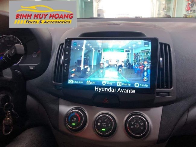 Giao diện người dùng trên đầu đĩa dvd xe ô tô Zestech với màn hình LCD sắc nét