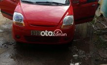 Chiếc xe ô tô Chevrolet Spark Van 2014 màu đỏ nổi bật, minh họa cho sự lựa chọn kinh tế và bền bỉ