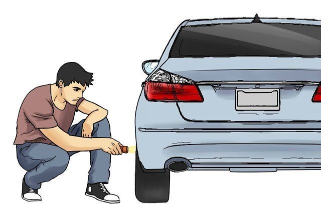 Kiểm tra gầm xe ô tô đảm bảo không có hư hỏng nghiêm trọng trước khi kiểm định