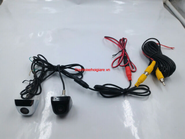 Mắt camera đêm xe ô tô với đèn hồng ngoại hỗ trợ quan sát trong điều kiện thiếu sáng