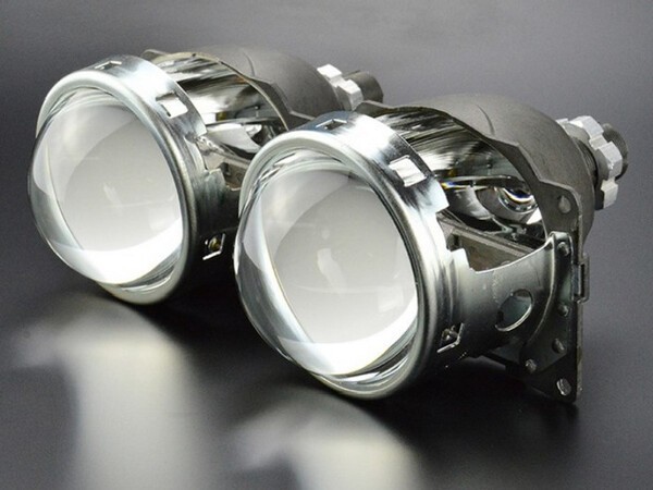 Hệ thống đèn hậu Xenon với cường độ sáng cao, tìm hiểu giá đèn hậu xe ô tô loại này.