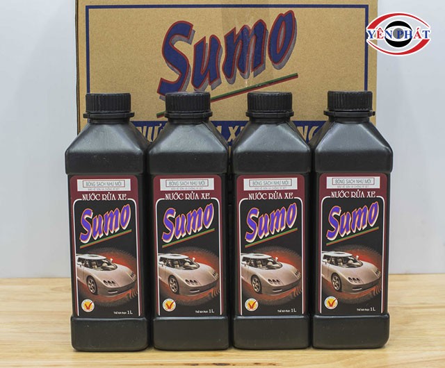 Hóa chất rửa xe Sumo loại bỏ vết bẩn cứng đầu trên xe ô tô hiện nay