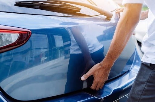 Mở khóa xe ô tô bằng cách tiếp cận từ cốp sau