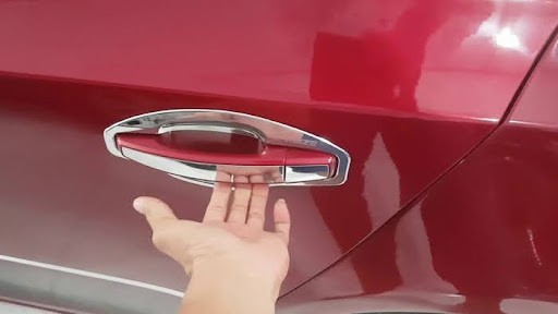 Kỹ thuật mở khóa cửa xe ô tô tự động từ bên ngoài