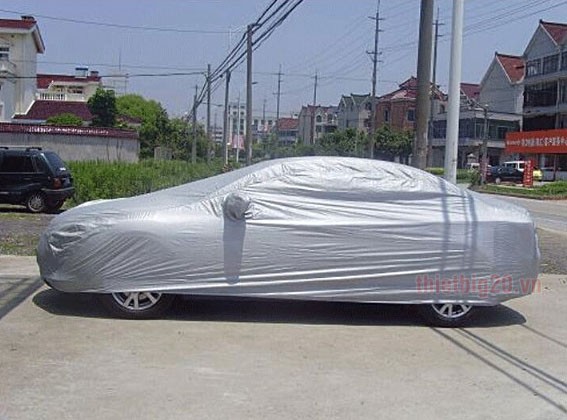 Hình ảnh thực tế bạt phủ xe ô tô tráng bạc khi sử dụng