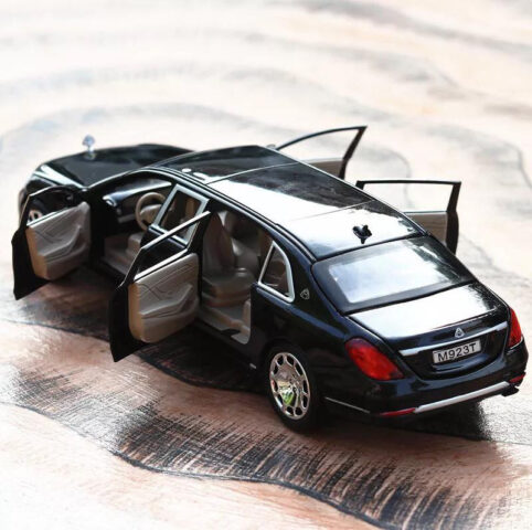 Chi tiết xe ô tô mô hình bằng sắt Mercedes-Benz S600 Maybach với nội thất sang trọng