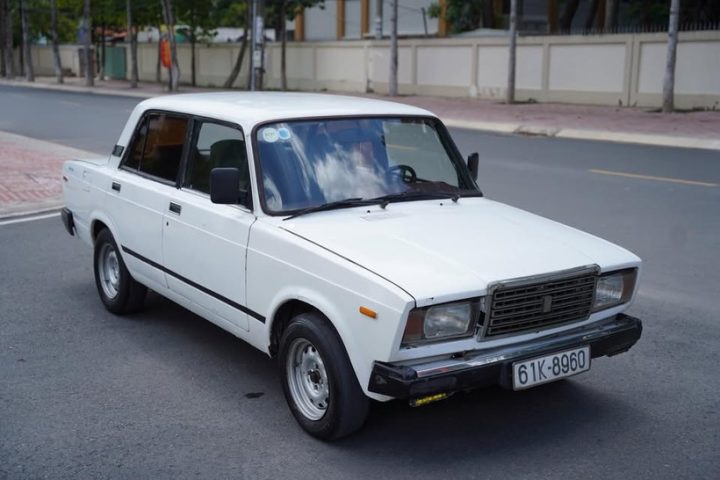 Lada 2107 - biểu tượng xe ô tô Nga giá rẻ và bền bỉ một thời tại Việt Nam