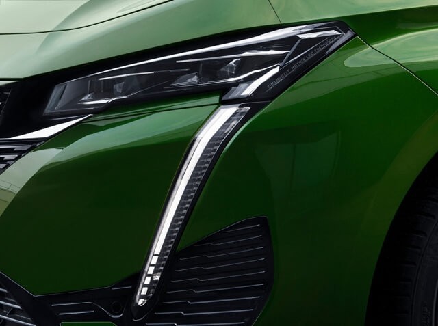 Chi tiết cụm đèn pha LED ma trận và dải đèn định vị &quot;nanh sư tử&quot; trên Peugeot 308 2025