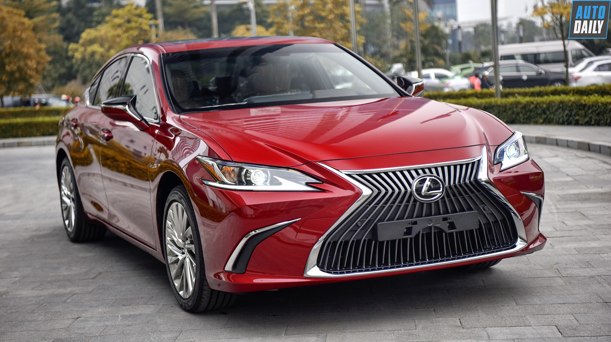 Mẫu sedan Lexus ES 250 2019 với thiết kế sang trọng và nội thất tiện nghi