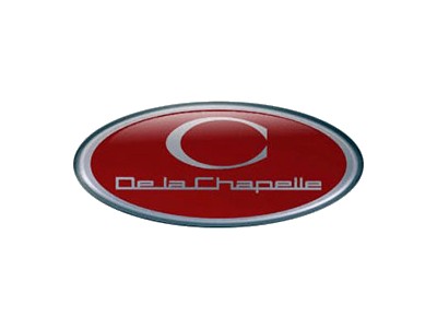 Logo De La Chapelle, biểu tượng cho nghệ thuật chế tác xe thủ công tinh xảo của Pháp.