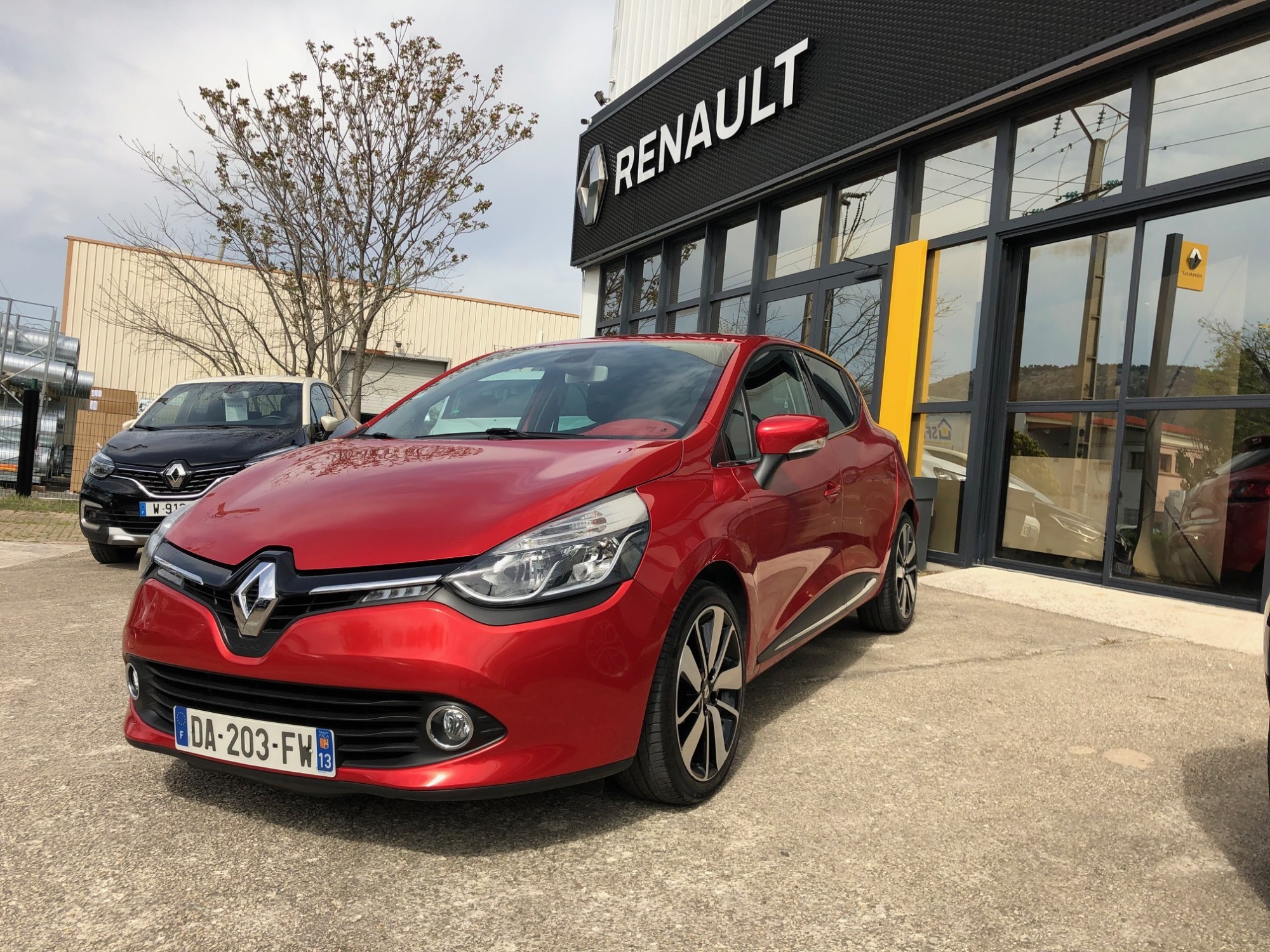 Renault Clio IV, một trong những mẫu hatchback bán chạy của hãng xe ô tô Pháp Renault.