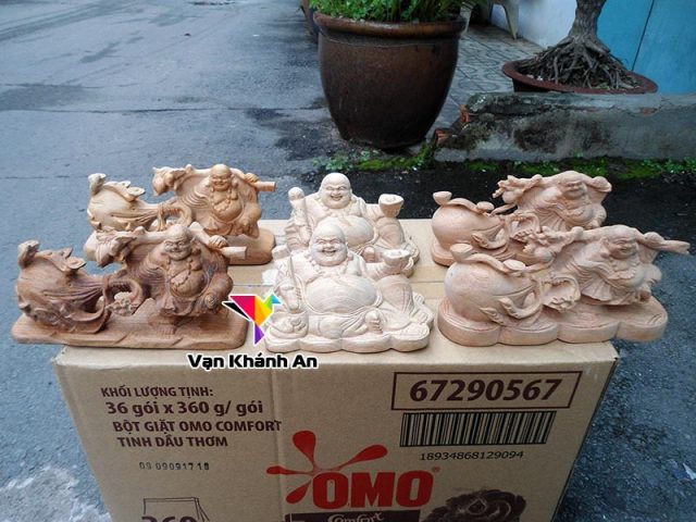tượng di lặc để xe ô tô gỗ xá xị tinh xảo từng chi tiết nhỏ