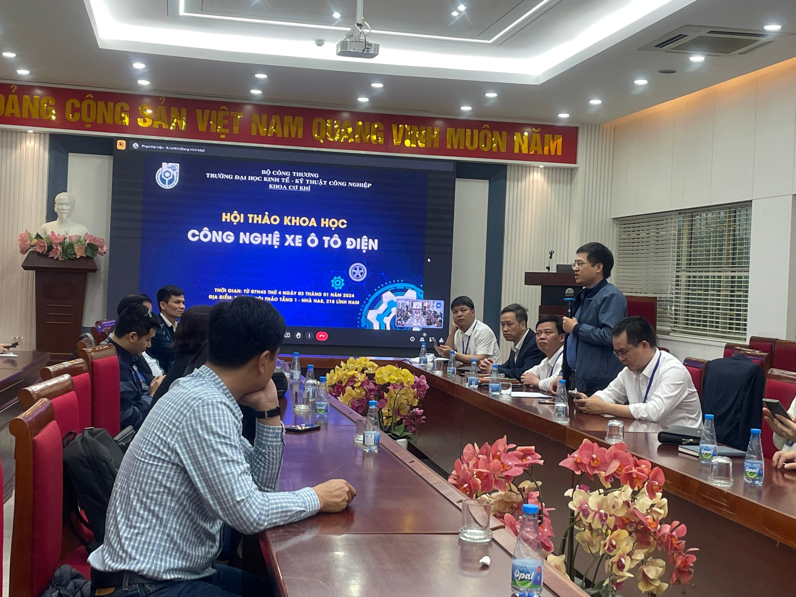 Hội thảo chuyên đề công nghệ xe điện tại trường đại học