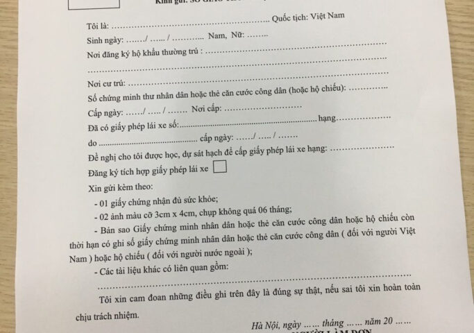 Toàn bộ hồ sơ thủ tục thi bằng lái xe ô tô đang được sắp xếp