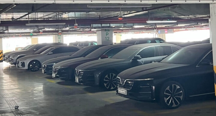 Chi tiết xe ô tô bị cháy, cho thấy thiệt hại nghiêm trọng có thể ảnh hưởng đến cấu trúc và thanh dẫn hướng