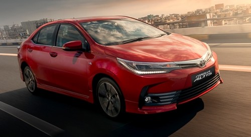 Áo bọc ghế da cao cấp màu đen cho Toyota Corolla Altis, thể hiện sự sang trọng và bảo vệ nội thất xe.