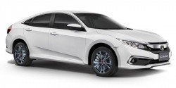 Honda Civic 2019 màu trắng được nâng cấp mâm 5x114.3, tạo dáng vẻ thể thao và sang trọng