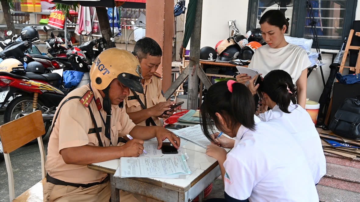 CSGT tại TP Thủ Đức tăng cường kiểm tra vi phạm giao thông của học sinh