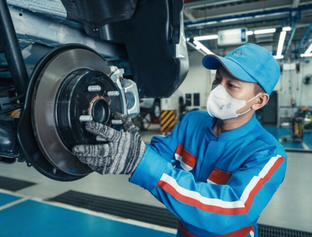 Hình ảnh kiểm tra an toàn tối đa khi bảo dưỡng định kỳ xe ô tô Toyota
