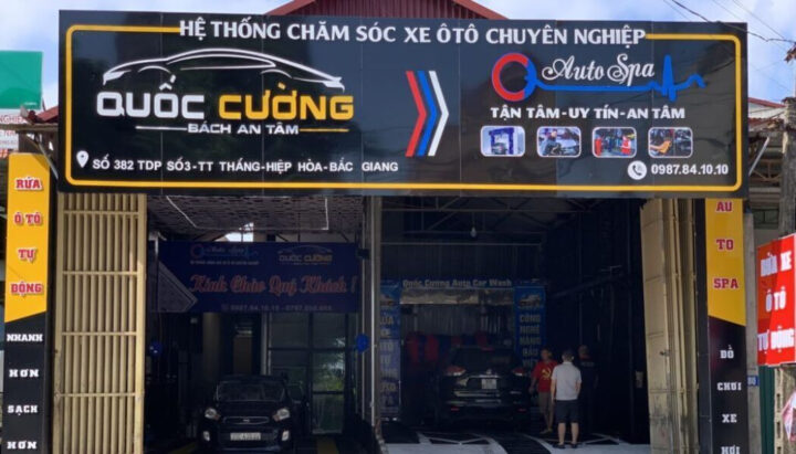Biển hiệu một trung tâm rửa xe ô tô HCM chuyên nghiệp, thu hút khách hàng với dịch vụ chất lượng.