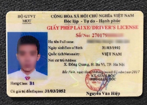 Biểu cảm khuôn mặt, trang phục khi chụp ảnh thẻ bằng lái xe