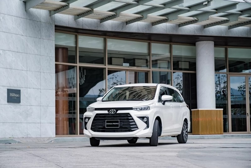 Toyota Avanza Premio 2025 màu bạc, thiết kế ngoại thất tinh tế cho gia đình