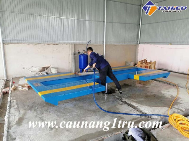 Cận cảnh hoàn thiện lắp đặt ben nâng rửa xe ô tô 1 trụ