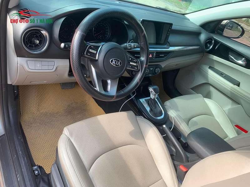 Nội thất khoang lái xe ô tô Kia Cerato cũ
