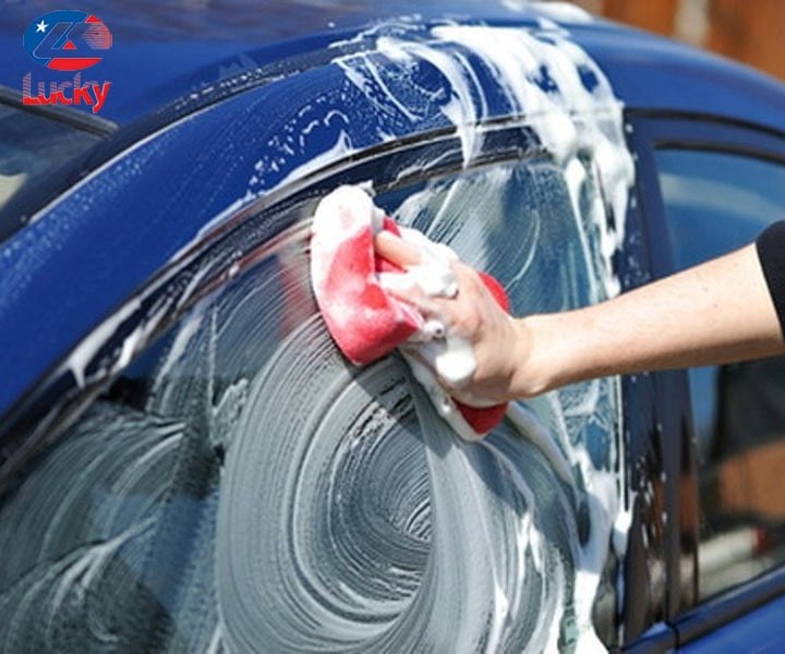 Quy trình rửa xe ô tô chuyên nghiệp trong dịch vụ bảng giá rửa xe ô tô TPHCM