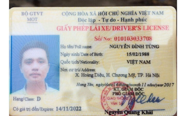Người điều khiển xe khách với bằng D