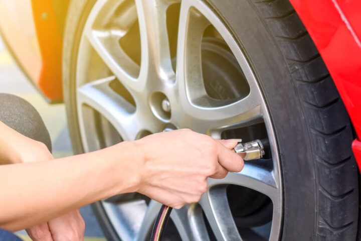 Kiểm tra hệ thống van lốp xe định kỳ để đảm bảo áp suất lốp ổn định và an toàn