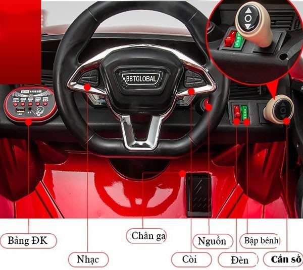 Khoang lái và vô lăng của xe ô tô điện Lamborghini cho bé