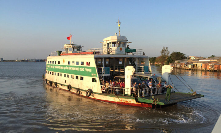 Cảnh bến phà Cát Lái