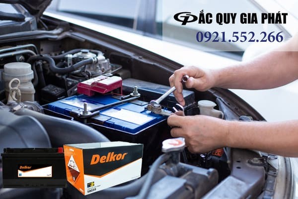 Bình ắc quy ô tô Mercedes C300 tại cửa hàng
