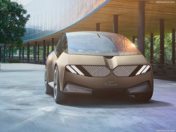 Hình ảnh xe concept BMW i Vision Circular, minh họa tầm nhìn về thiết kế bền vững và công nghệ điện hóa, mở đường cho các mẫu xe ô tô 7 chỗ BMW tiên tiến.