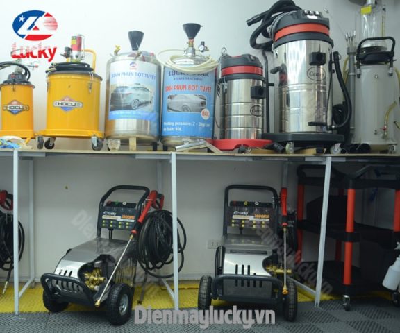 Các thiết bị cơ bản trong bộ chăm sóc xe ô tô phù hợp với diện tích xe ô tô hạn chế